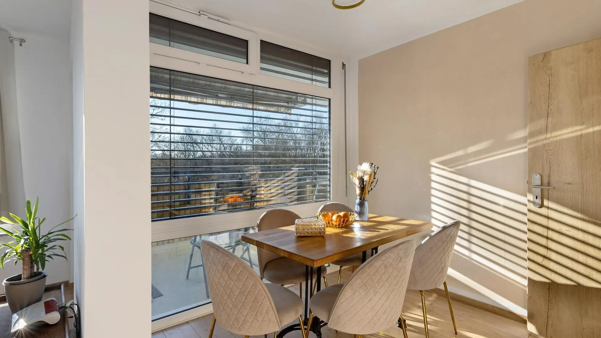 Apartment Charmante Zimmer Im Natur Dusseldorf Germany